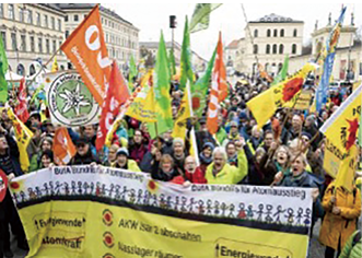 脱原発の達成を喜ぶドイツの市民たち